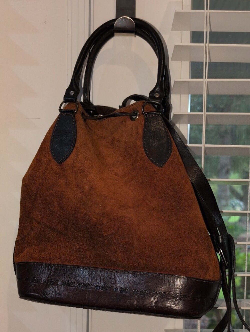 Manta Medallion Cinch Bucket Bag - Vintage - Picture 4 of 14